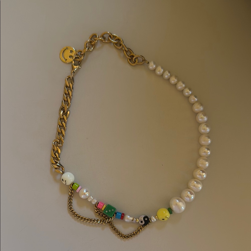 Gold And White Elegant Necklace With Dainty Design